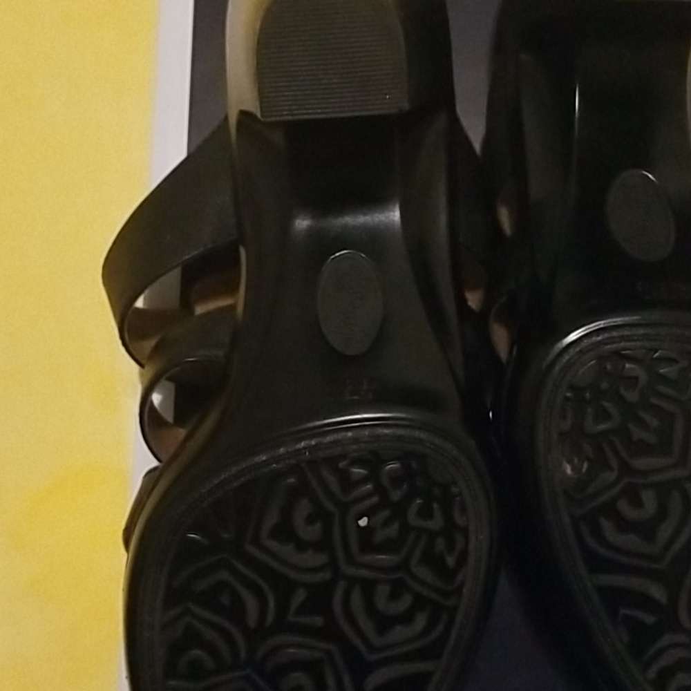 Shoes - Picture 3 of 4